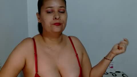 Snapshot of adriana_milf chatting on 10-19-25, 05:08 Adriana milf online show from 10-19-25, 05:08