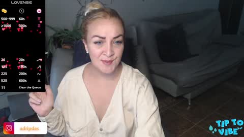 Snapshot of adrianapdes chatting on 01-25-25, 12:16 Adriana Paredes online show from 01-25-25, 12:16