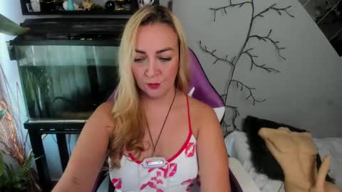 Snapshot of adrianapdes chatting on 09-14-25, 12:59 Adriana Paredes online show from 09-14-25, 12:59