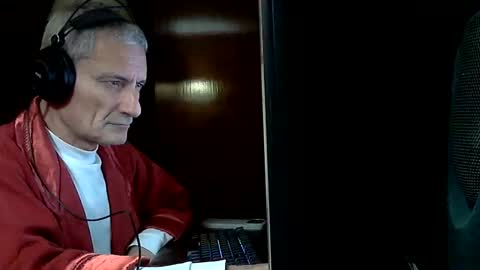 Snapshot of adrianlatino chatting on 06-10-26, 12:55 Adrian online show from 06-10-26, 12:55