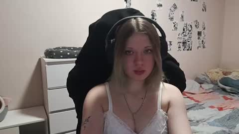 Snapshot of adriannamalango chatting on 06-28-26, 11:16 Sofa online show from 06-28-26, 11:16