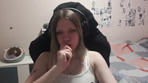 Snapshot of adriannamalango chatting on 06-30-26, 01:01 Sofa online show from 06-30-26, 01:01