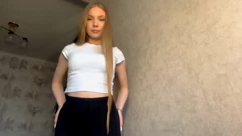Caroline online show from 03-26-26, 01:38