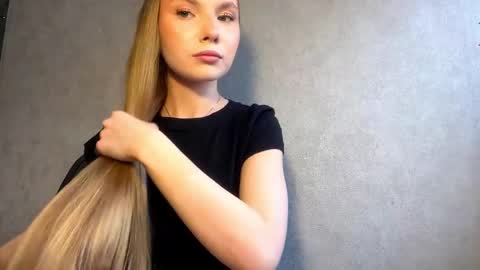 Caroline online show from 04-19-26, 02:27