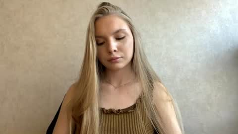Snapshot of adriannemuldowney chatting on 08-04-26, 03:36 Caroline online show from 08-04-26, 03:36