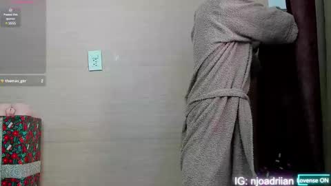 Snapshot of adriano_bigcock chatting on 01-04-25, 03:39 Adrian online show from 01-04-25, 03:39