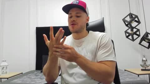 Adrein Roche online show from 09-11-25, 10:54