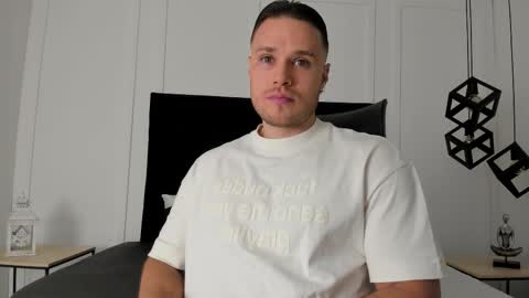 Adrein Roche online show from 09-20-25, 10:44