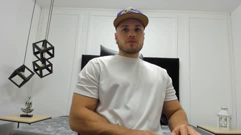 Adrein Roche online show from 09-28-25, 10:26