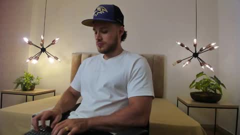 Adrein Roche online show from 10-27-25, 08:57