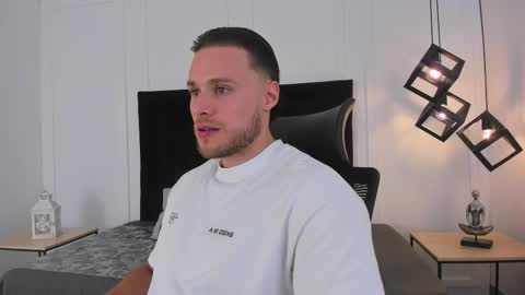 Adrein Roche online show from 11-08-25, 10:52