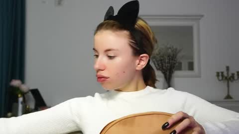 Snapshot of aelia_anara chatting on 09-29-25, 03:44 Aelia online show from 09-29-25, 03:44