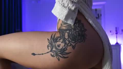 Aelia online show from 02-06-26, 06:11