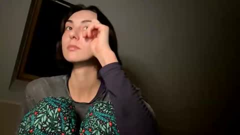 Snapshot of aevra chatting on 02-17-25, 09:19 vegans taste better online show from 02-17-25, 09:19