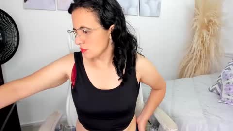 Snapshot of africa_holmes chatting on 02-09-25, 01:55 Africa online show from 02-09-25, 01:55