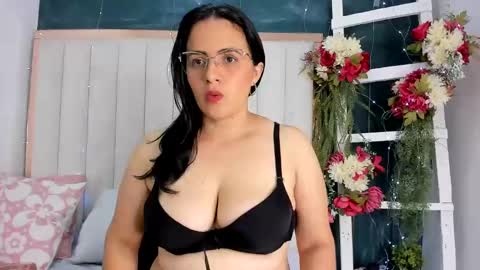 Snapshot of africa_holmes chatting on 11-05-25, 02:22 Africa online show from 11-05-25, 02:22