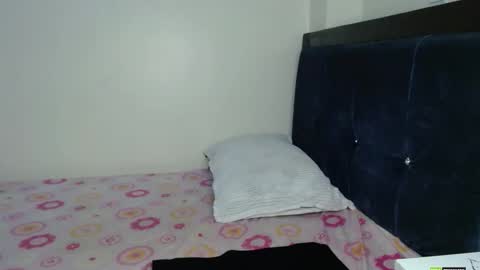 Mia online show from 10-08-25, 09:56