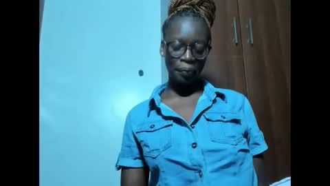 Snapshot of afro_pop chatting on 02-15-25, 03:31 Leah online show from 02-15-25, 03:31