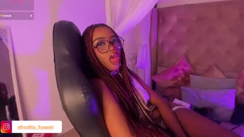 Snapshot of afrodita_sweeet chatting on 06-27-26, 09:42 Afrodita online show from 06-27-26, 09:42