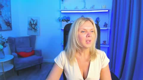 Snapshot of agathaklouin chatting on 05-17-26, 03:04 Agatha online show from 05-17-26, 03:04