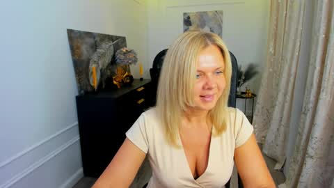Snapshot of agathaklouin chatting on 05-26-26, 07:10 Agatha online show from 05-26-26, 07:10