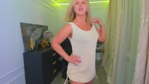 Snapshot of agathaklouin chatting on 05-28-26, 07:55 Agatha online show from 05-28-26, 07:55