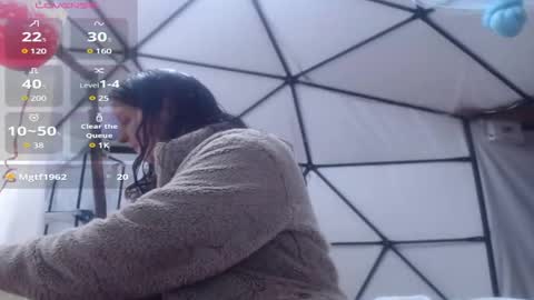 Snapshot of agel_sw1 chatting on 12-25-24, 09:22 Angel online show from 12-25-24, 09:22