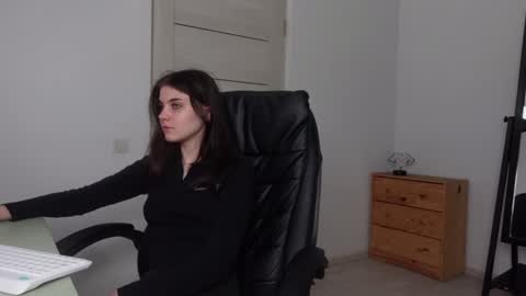 Agelina Lilly Laura online show from 01-18-25, 09:24