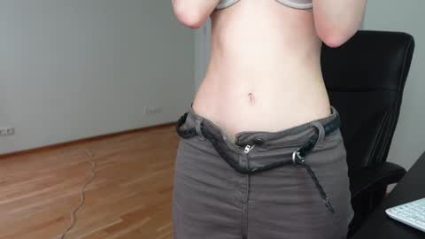 Snapshot of agelina_summer chatting on 05-03-26, 05:35 Agelina Lilly Laura online show from 05-03-26, 05:35
