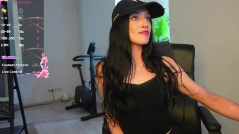 Snapshot of agelina_summer chatting on 06-03-26, 02:33 Agelina Lilly Laura online show from 06-03-26, 02:33