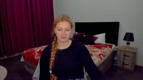 Snapshot of agnesarden chatting on 10-17-25, 05:48 AgnesArden online show from 10-17-25, 05:48