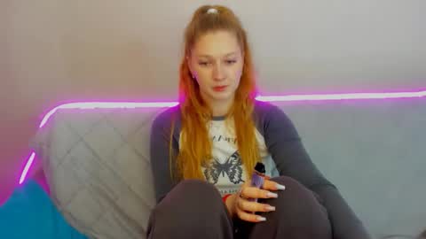 Snapshot of agnesarden chatting on 10-28-25, 11:25 AgnesArden online show from 10-28-25, 11:25