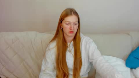 Snapshot of agnesarden chatting on 11-16-25, 06:46 AgnesArden online show from 11-16-25, 06:46