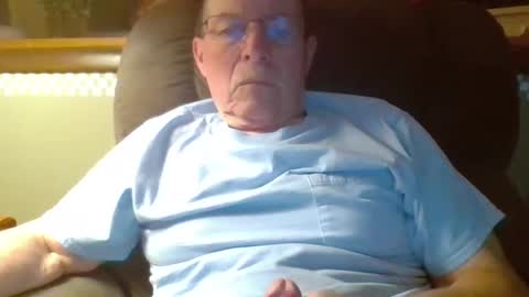 Snapshot of aguynrkfrd chatting on 11-11-25, 10:37 aguynrkfrd online show from 11-11-25, 10:37