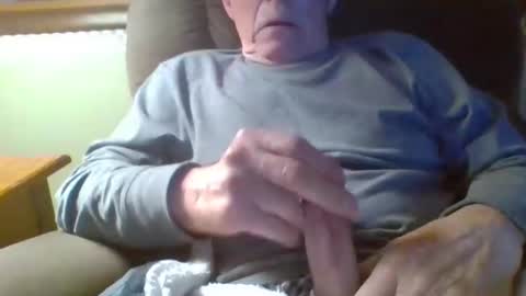 Snapshot of aguynrkfrd chatting on 11-22-25, 10:47 aguynrkfrd online show from 11-22-25, 10:47