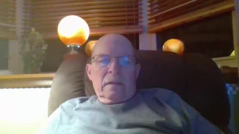 Snapshot of aguynrkfrd chatting on 11-24-25, 10:37 aguynrkfrd online show from 11-24-25, 10:37