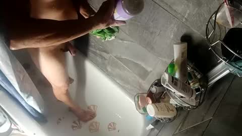 Snapshot of ahappyhippie chatting on 12-19-24, 11:39 ahappyhippie online show from 12-19-24, 11:39