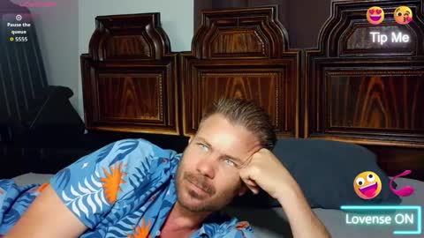 Blue Eyed Handsome Man online show from 04-18-26, 09:04