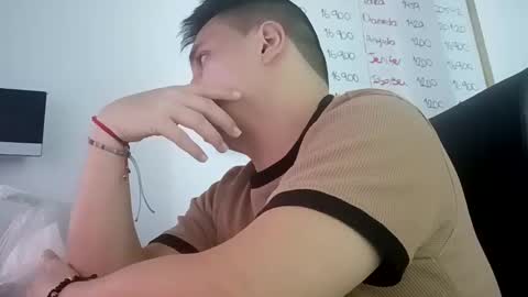 Snapshot of ahntony__69 chatting on 11-23-25, 02:06 ahntony 69 online show from 11-23-25, 02:06