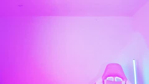 Snapshot of ahri_elderwood chatting on 12-15-25, 04:06 Ahri help me get to 100 online show from 12-15-25, 04:06