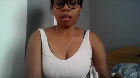 Snapshot of aicha_boobs chatting on 06-08-26, 01:11 Aicha boobs online show from 06-08-26, 01:11