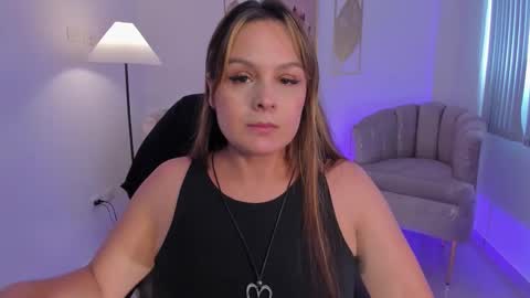 Snapshot of aida_adams chatting on 10-19-25, 07:36 AIDA ADAMS online show from 10-19-25, 07:36