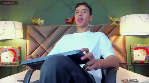 Snapshot of aiden_royce chatting on 12-14-25, 06:08 aiden_royce online show from 12-14-25, 06:08