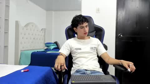 Aiden  online show from 03-01-25, 02:44