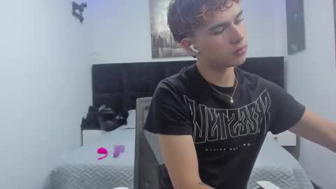 Aiden  online show from 10-22-25, 01:00