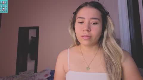 Snapshot of aiilyn_dss18 chatting on 11-23-25, 08:03 Ailyn online show from 11-23-25, 08:03