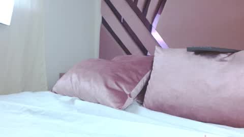 aiilynsmiith online show from 11-10-25, 10:20