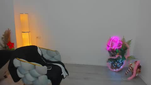 Aileen online show from 12-01-25, 04:23