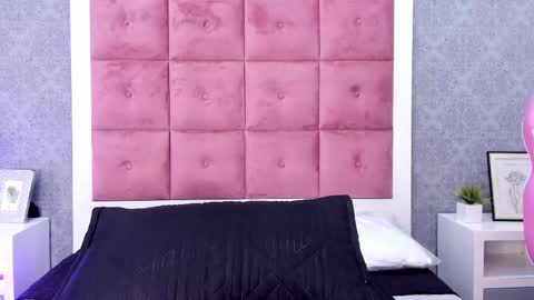 Ailen online show from 11-08-25, 01:00