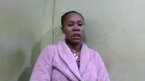 Snapshot of aimee982179 chatting on 06-11-26, 02:53 aimee982179 online show from 06-11-26, 02:53